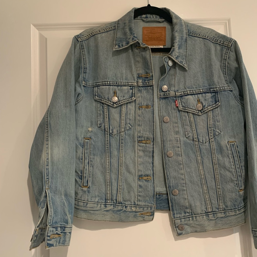 Levi’s denim jacket light wash size small